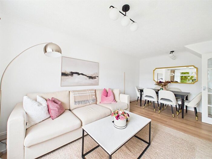 2 Bedroom House To Rent In Simpson Walk, Dunfermline, Fife, KY11