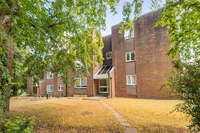 2 Bedroom Flat For Sale In Albury Road, Guildford, GU1