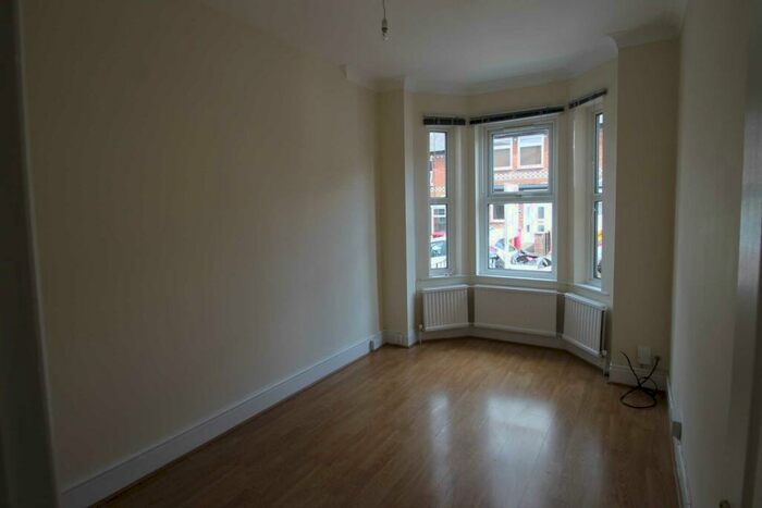 3 Bedroom Terraced House To Rent In Bed- Shaftesbury Road, Reading, RG30