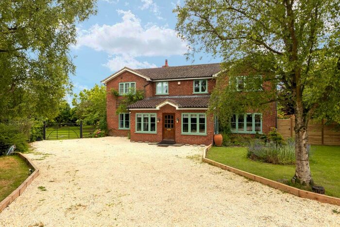 4 Bedroom Detached House For Sale In Shenley Road, Whaddon, MK17