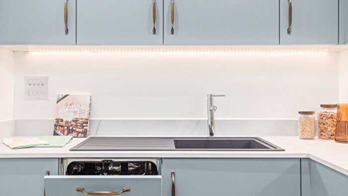 2 Bedroom End Of Terrace House For Sale In Eldridge Way, Hastings, TN37