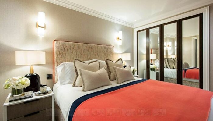 3 Bedroom Flat To Rent In Prince Of Wales Terrace, Kensington, W8