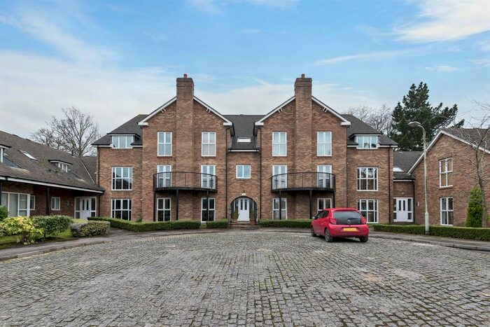 2 Bedroom Flat To Rent In Drey House, Squirrel Walk, Wokingham, RG41