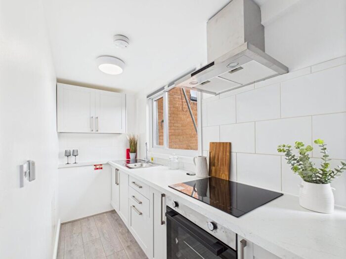 Studio To Rent In Grove Street, L7