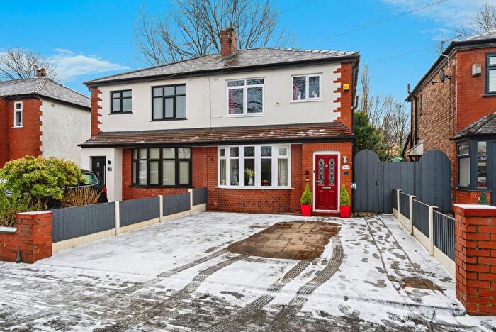 4 Bedroom Semi Detached House For Sale In Central Drive, Westhoughton, Bolton, Greater Manchester, BL5