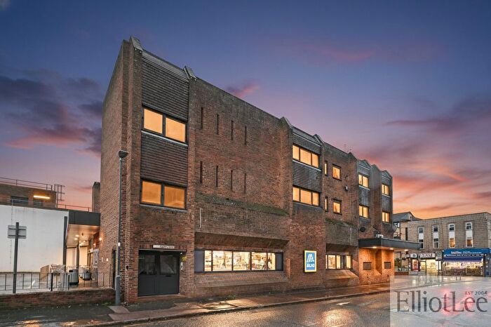 2 Bedroom Flat For Sale In Corbins Lane, Harrow, HA2