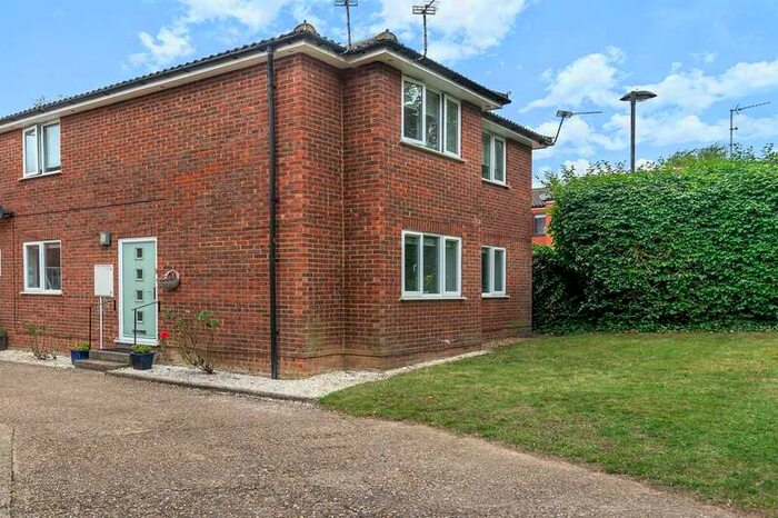 2 Bedroom Flat To Rent In Romney Court, SL7