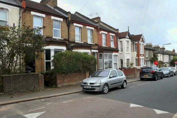 3 Bedroom House To Rent In Milton Road, Walthamstow, London, E17