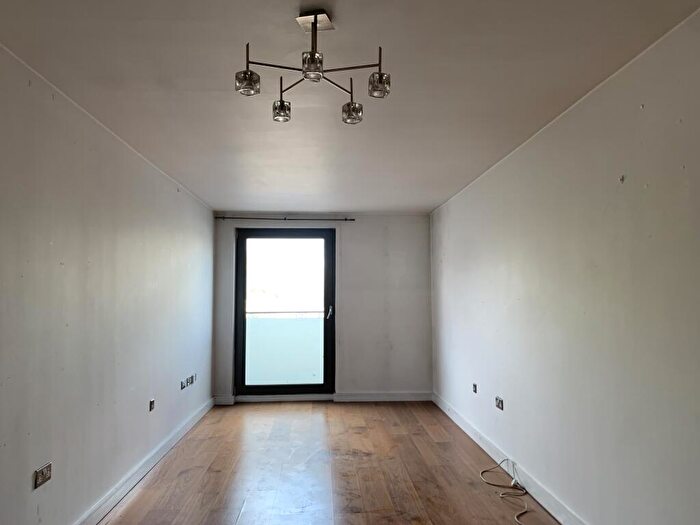 1 Bedroom Flat For Sale In Flat, High Street, Slough, Buckinghamshire, SL1