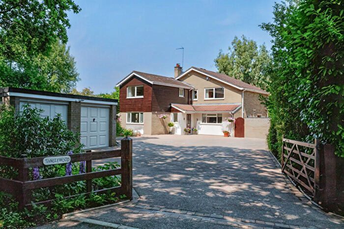 4 Bedroom Detached House For Sale In Hall Drive, Oulton Broad, NR32