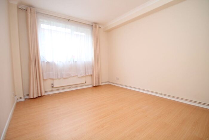 2 Bedroom Flat To Rent In Glenmore Lodge, Beckenham, BR3