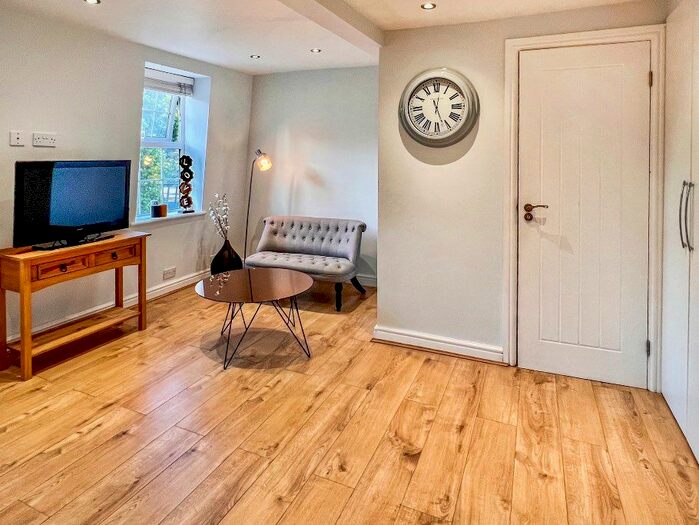 1 Bedroom Flat To Rent In Victoria Street, Windsor, SL4