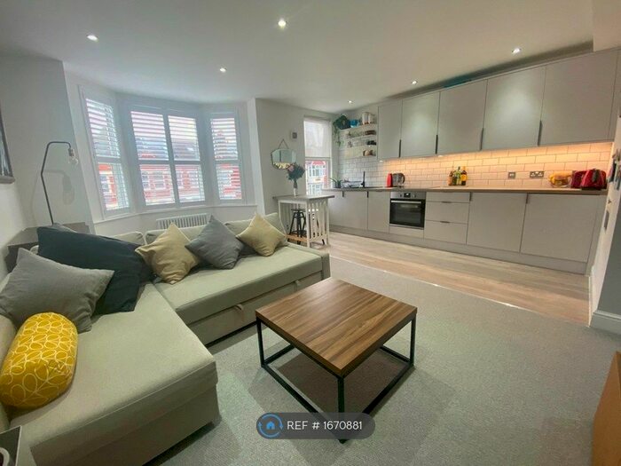 2 Bedroom Flat To Rent In Streatham, London, SW16