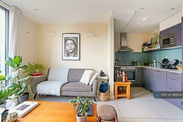 1 Bedroom Flat To Rent In Richmond Road, London, E8