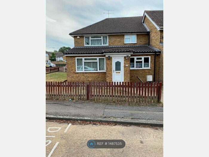 3 Bedroom End Of Terrace House To Rent In Pinmill, Basildon, SS14