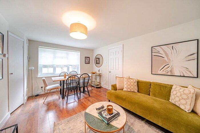 3 Bedroom Flat For Sale In St John's Villas, London, N19