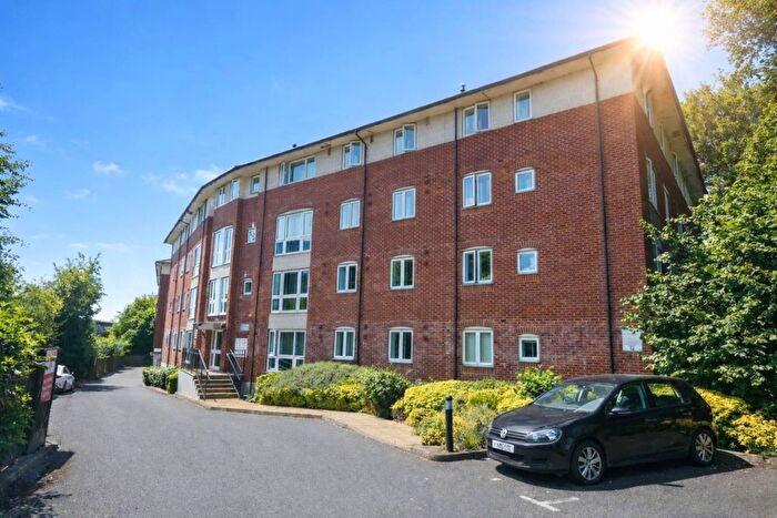 2 Bedroom Flat For Sale In Kings Place, North Drive, Hatfield, AL9