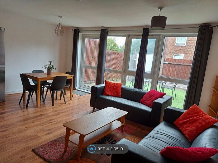 4 Bedroom Terraced House To Rent In Yaldham House, London, SE1