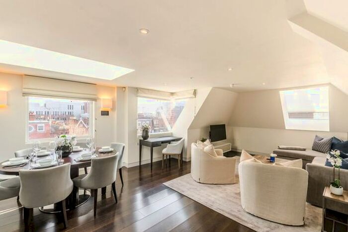 2 Bedroom Flat To Rent In Duke Street, Mayfair, London, W1K