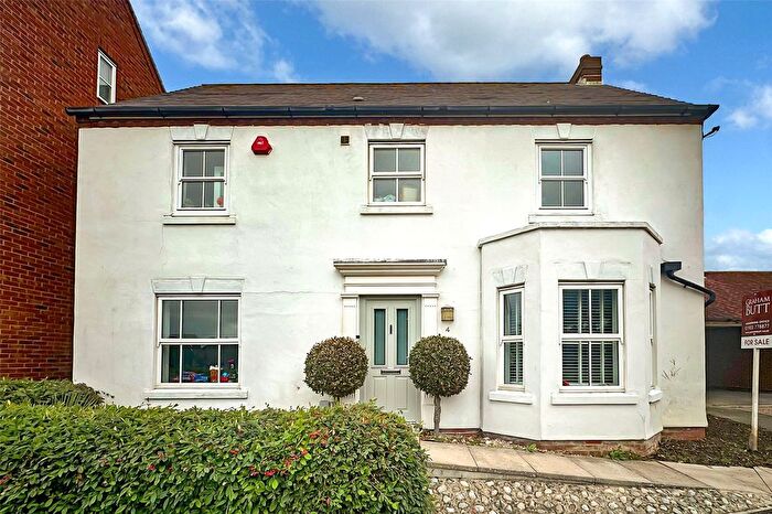 4 Bedroom Detached House For Sale In Grooms Close, Angmering, BN16