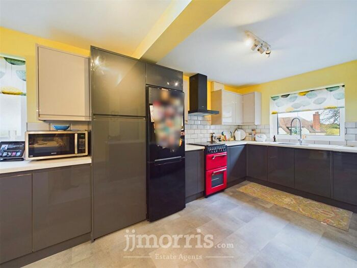 4 Bedroom Detached House For Sale In Uzmaston Road, Haverfordwest, SA61