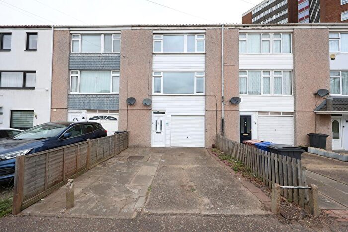 3 Bedroom Town House For Sale In Godman Road, Chadwell St Mary, RM16