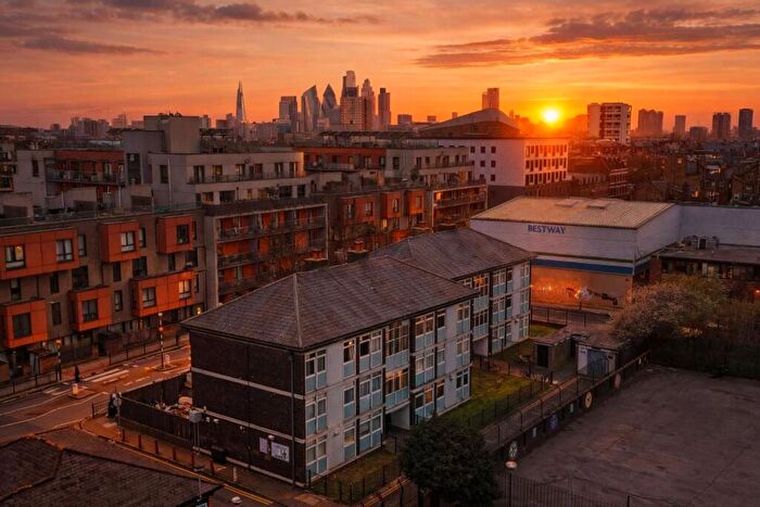 3 Bedroom Flat For Sale In Bishops Way, Bethnal Green, E2