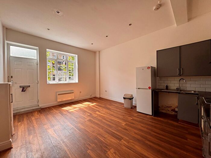 2 Bedroom Flat To Rent In Windmill Road, Middlesex, TW8