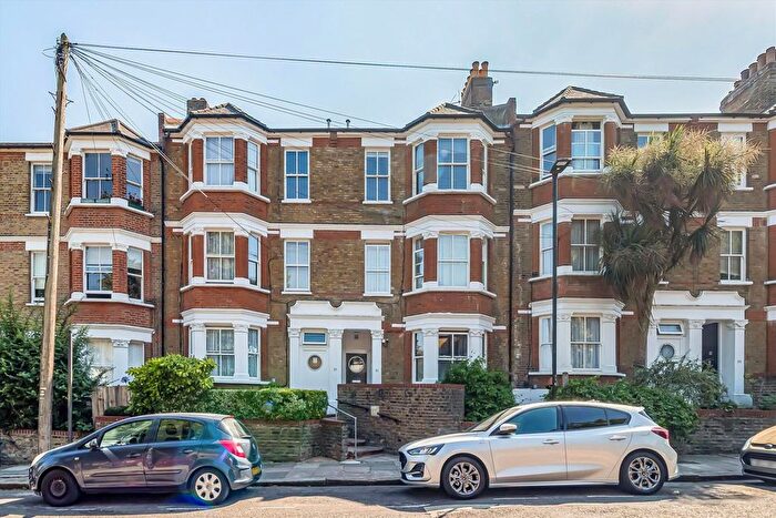 3 Bedroom Flat For Sale In Hargrave Park, Upper Holloway, N19