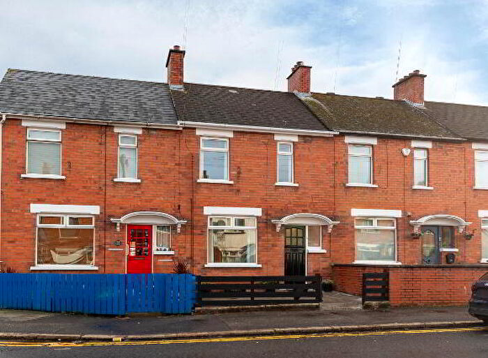 3 Bedroom Mid Terraced House For Sale In Connsbrook Avenue, Belfast, BT4