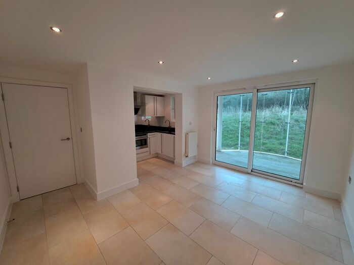 1 Bedroom Flat To Rent In Ayton Drive, Portland, DT5