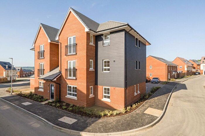 2 Bedroom Flat To Rent In Laubella Road, Aylesford, Kent, ME20