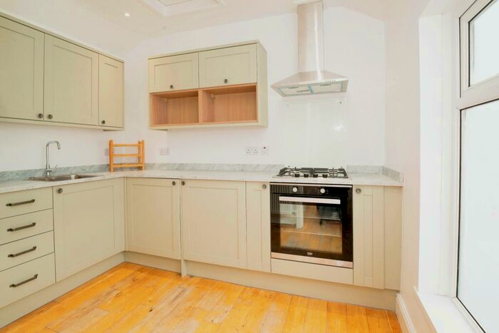 2 Bedroom Flat To Rent In Severn Grove, Cardiff, CF11