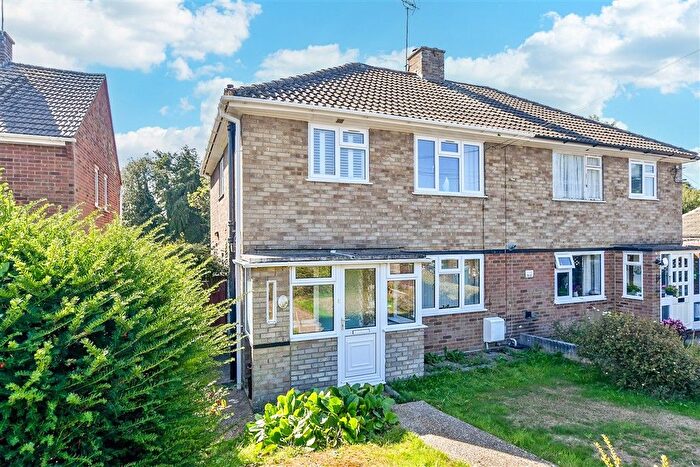 3 Bedroom Semi-Detached House For Sale In Glebe Way, Kennington, Ashford, Kent, TN24