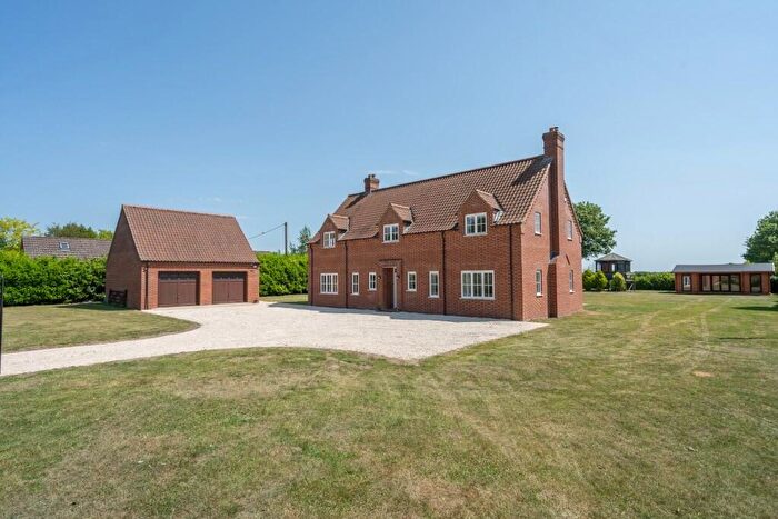 4 Bedroom Detached House For Sale In Taverham, Norwich, NR8