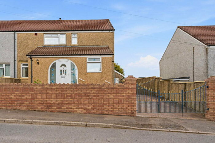 3 Bedroom Semi-Detached House For Sale In Samsons Avenue, Torfaen, NP4