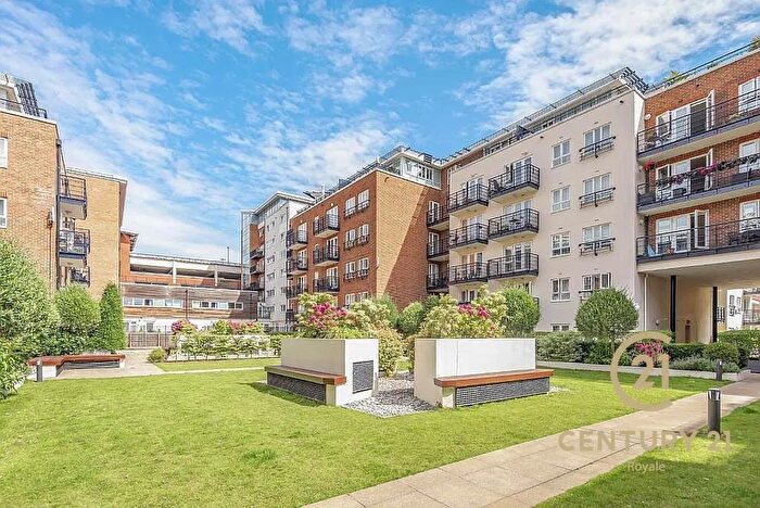 2 Bedroom Apartment For Sale In Seven Kings Way Kingston Upon Thames, KT2