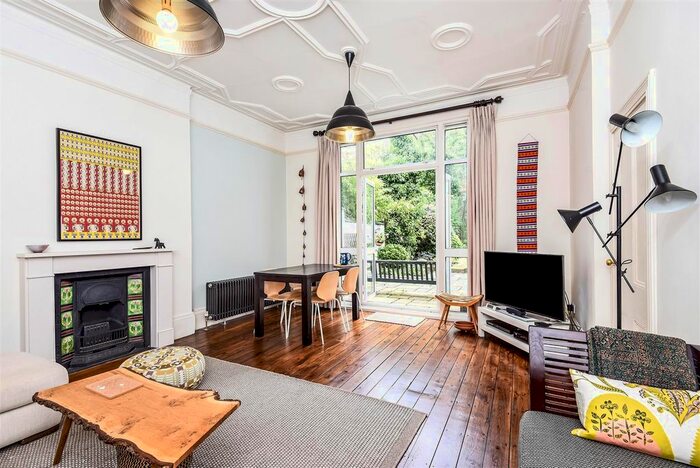 3 Bedroom Flat To Rent In Exeter Road, Mapesbury, NW2