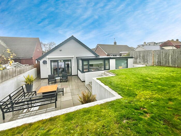 3 Bedroom Bungalow For Sale In Queens Road, New Romney, TN28