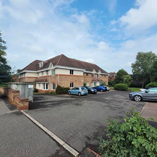 2 Bedroom Flat To Rent In Terrace Road, Walton-On-Thames, KT12