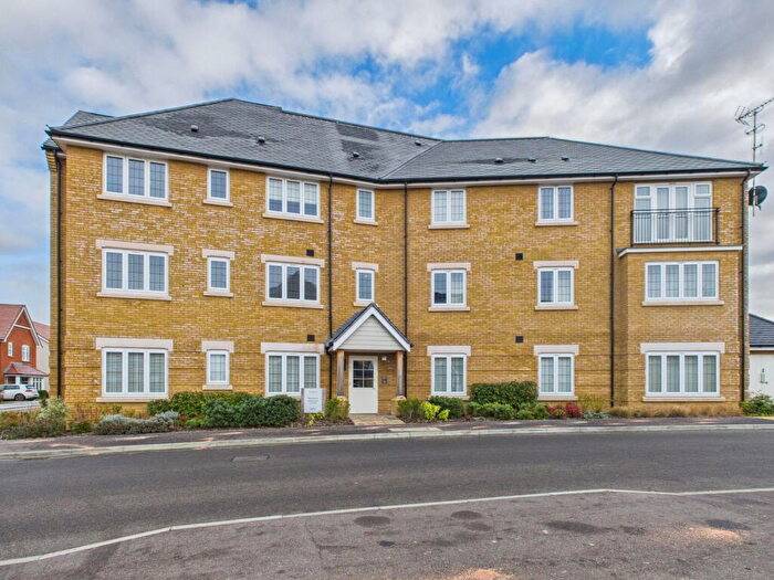 2 Bedroom Flat For Sale In Dereham Court, The Boulevard, Horsham, West Sussex, RH12
