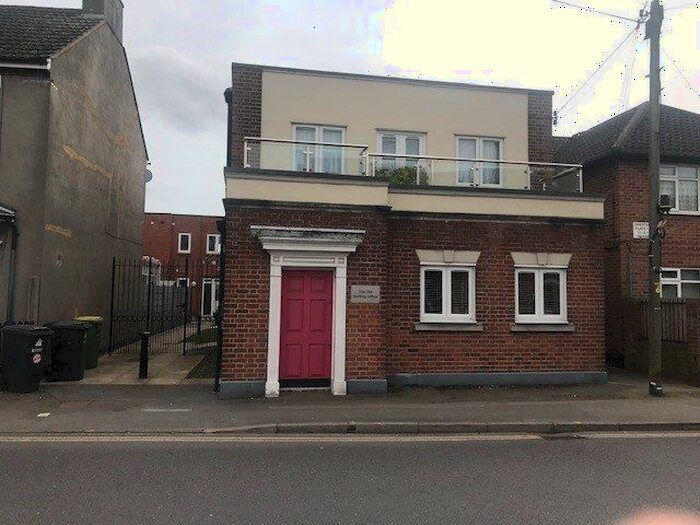 2 Bedroom Flat To Rent In East Street, Rochford, Essex, SS4