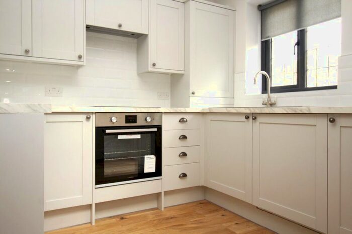 1 Bedroom Property To Rent In Vernon Avenue, London, SW20