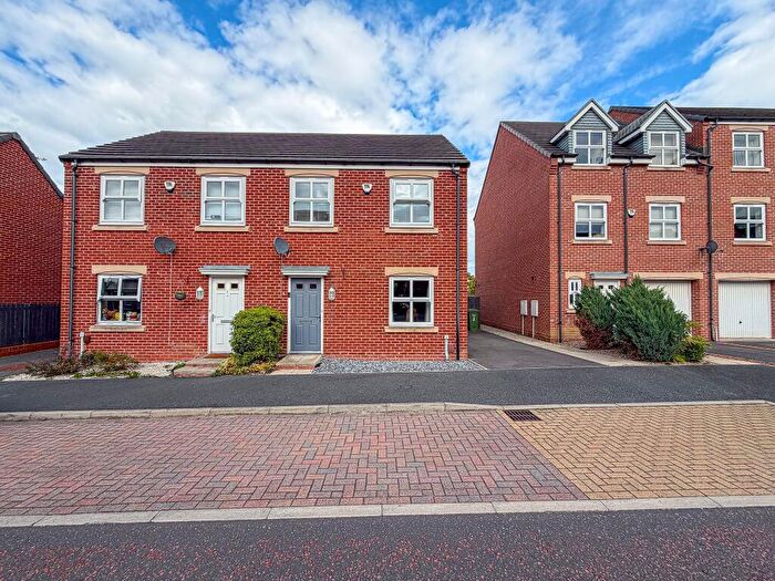 3 Bedroom Semi Detached House For Sale In Bishops Park Road, Gateshead, NE8