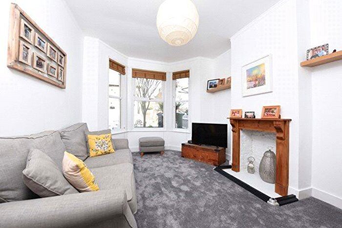 1 Bedroom Flat To Rent In Wellfield Road, London, SW16