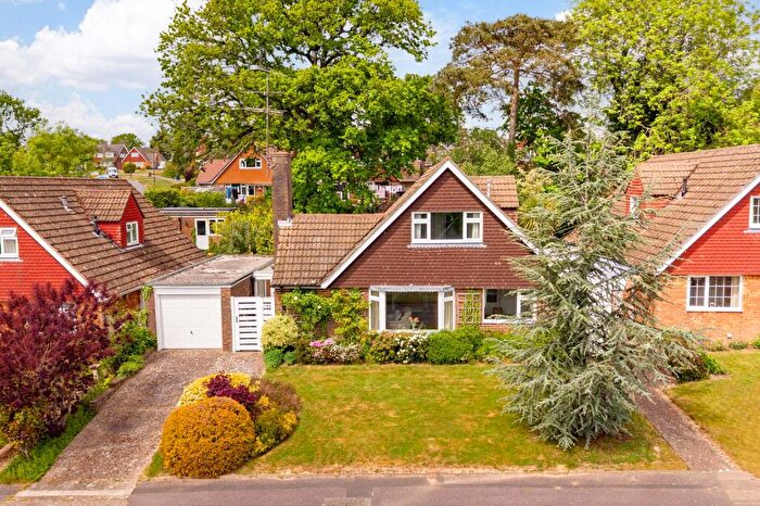 4 Bedroom Detached House For Sale In Buckswood Drive, Crawley, RH11