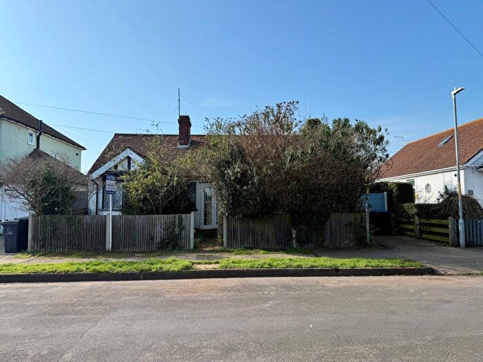 2 Bedroom Detached Bungalow For Sale In Ridgeway Cliff, Herne Bay, Kent, CT6