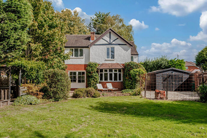 4 Bedroom Detached House For Sale In Guildford Road, West End, GU24
