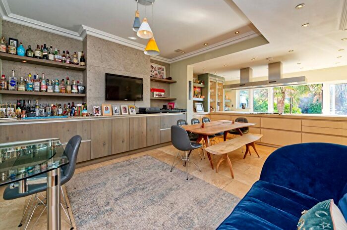 4 Bedroom Terraced House For Sale In All Souls Avenue, Kensal Rise, NW10