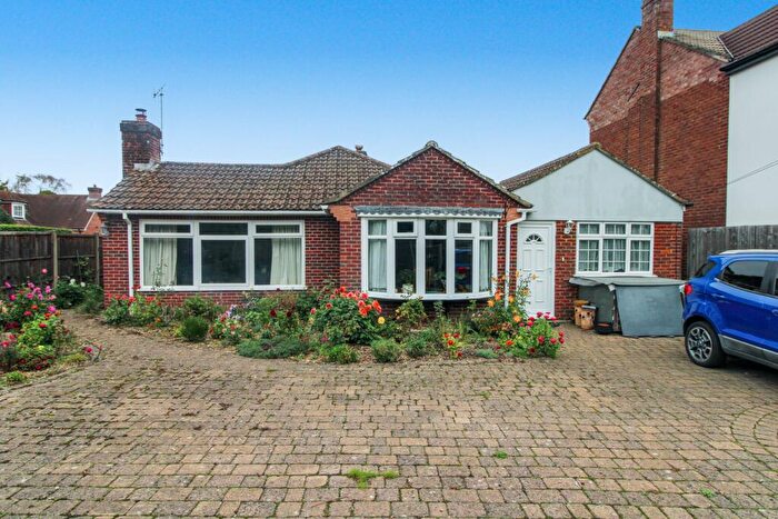 4 Bedroom Detached Bungalow For Sale In Monks Lane, Newbury, RG14